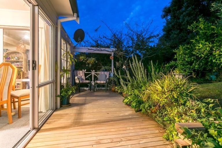 Photo of property in 3 Pohutukawa Avenue, Red Beach, 0932