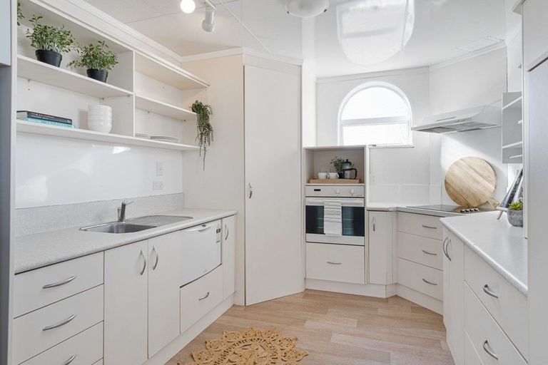 Photo of property in 2 Budleigh Street, Frankleigh Park, New Plymouth, 4310