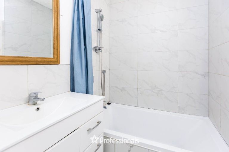 Photo of property in 35 Hanson Grove, Stokes Valley, Lower Hutt, 5019