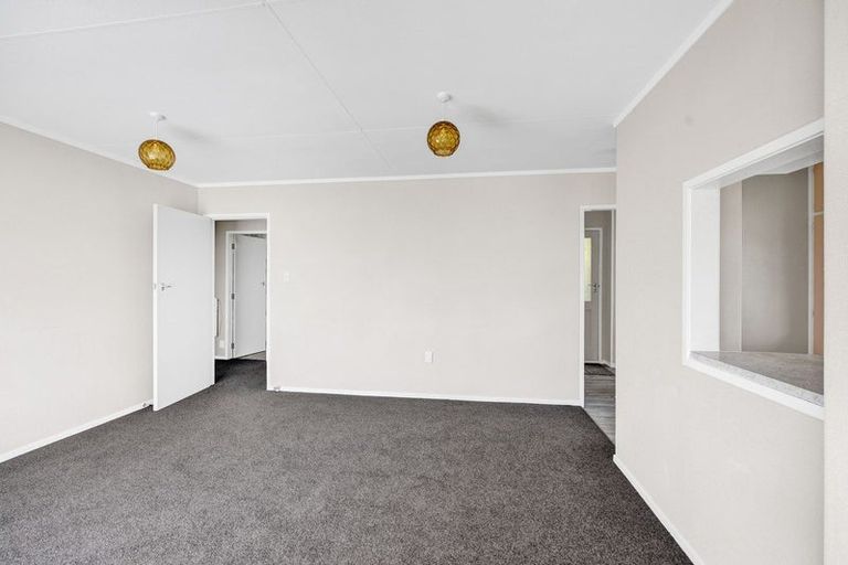 Photo of property in 19 Kamahi Avenue, Hawera, 4610