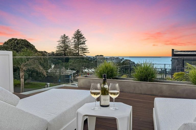Photo of property in 15 The Strand, Takapuna, Auckland, 0622