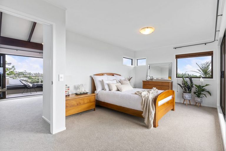 Photo of property in 2/9 Folkestone Street, Murrays Bay, Auckland, 0630