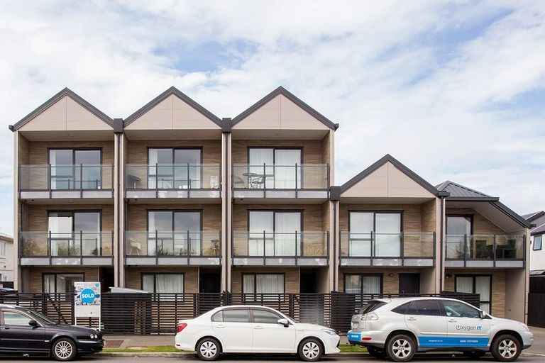 Photo of property in 2/116 Stanmore Road, Linwood, Christchurch, 8011