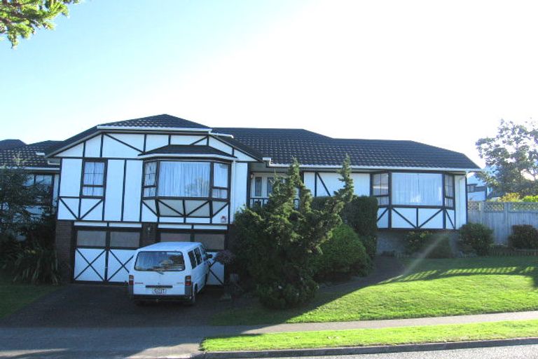 Photo of property in 37 Burbank Crescent, Churton Park, Wellington, 6037