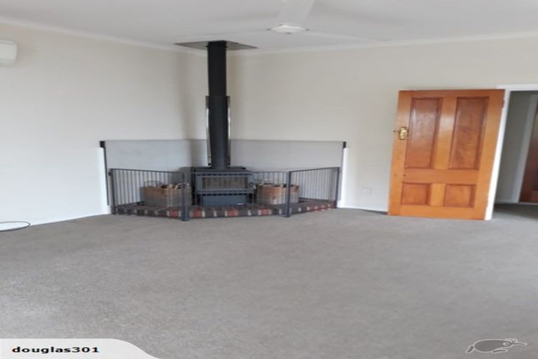Photo of property in 130 Pikarere Street, Titahi Bay, Porirua, 5022