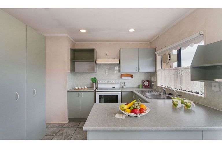 Photo of property in 2/56 Larnoch Road, Henderson, Auckland, 0610