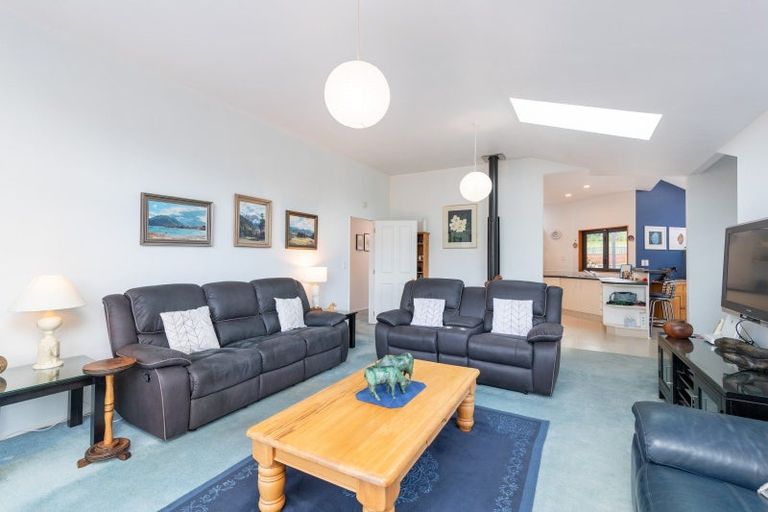Photo of property in 347 Main Road North, Brown Owl, Upper Hutt, 5018