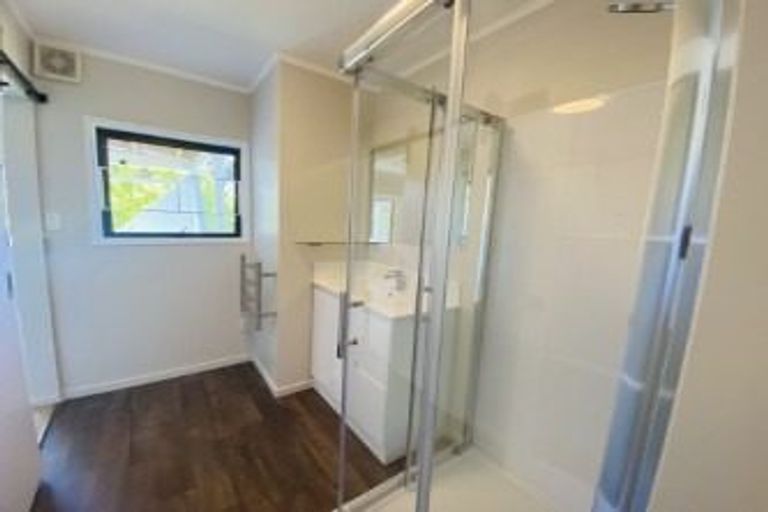 Photo of property in 131 Colwill Road, Massey, Auckland, 0614