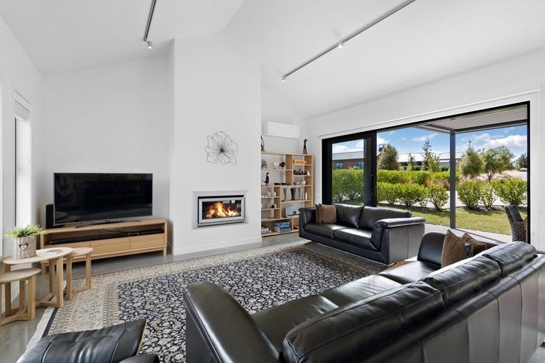 Photo of property in 28 Mckellar Drive, Jacks Point, Queenstown, 9371