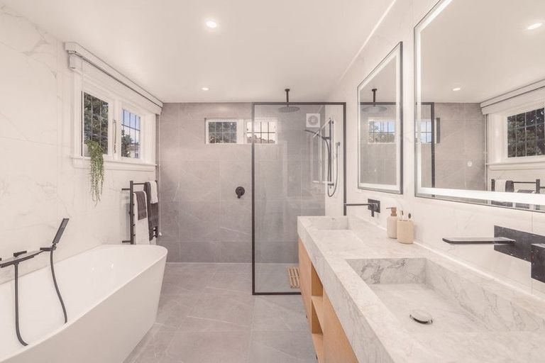 Photo of property in 44 Celia Street, Redcliffs, Christchurch, 8081