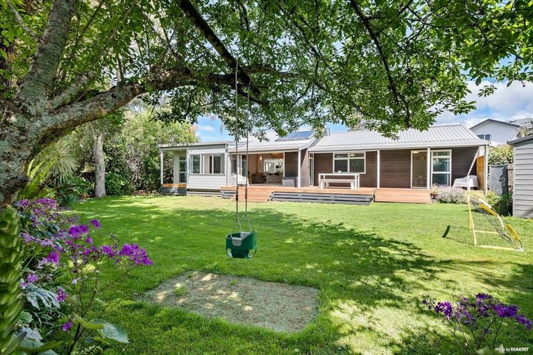 Photo of property in 17 Onepu Lane, Manly, Whangaparaoa, 0930