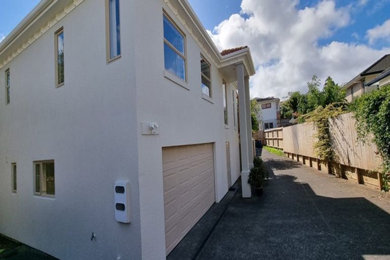Photo of property in 78a Sunset Road, Unsworth Heights, Auckland, 0632