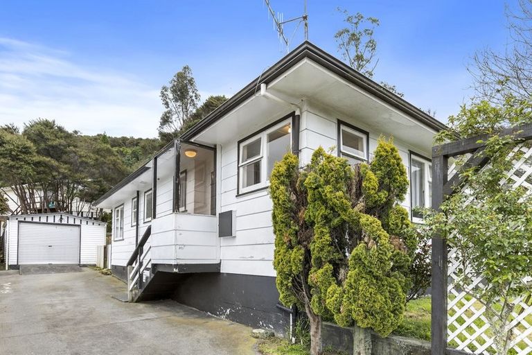 Photo of property in 33 Kairanga Crescent, Wainuiomata, Lower Hutt, 5014
