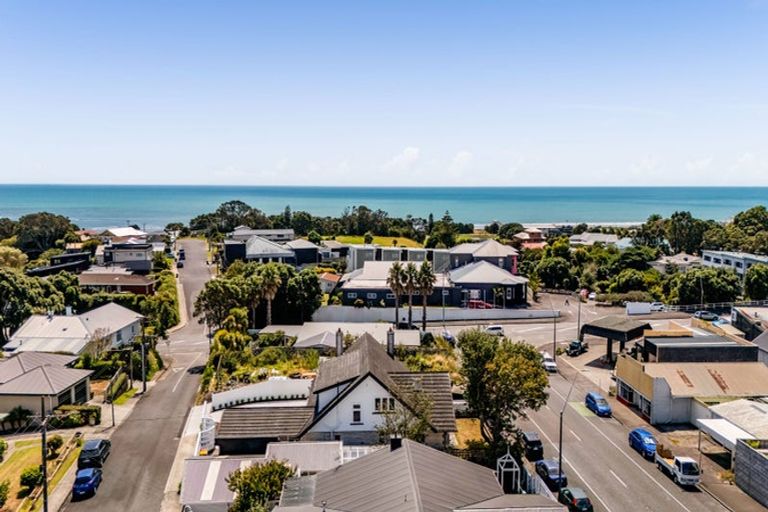 Photo of property in 10 Mangorei Road, Strandon, New Plymouth, 4312