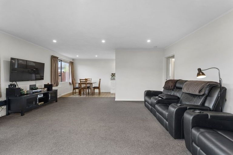 Photo of property in 25 La Perouse Place, Northcote, Christchurch, 8052