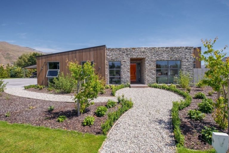 Photo of property in 17 Mountain View Drive, Wanaka, 9382