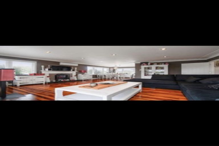 Photo of property in 94 Colwill Road, Massey, Auckland, 0614