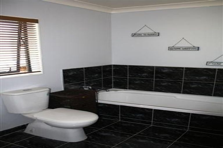 Photo of property in 21 Greig Place, Pukekohe, 2120