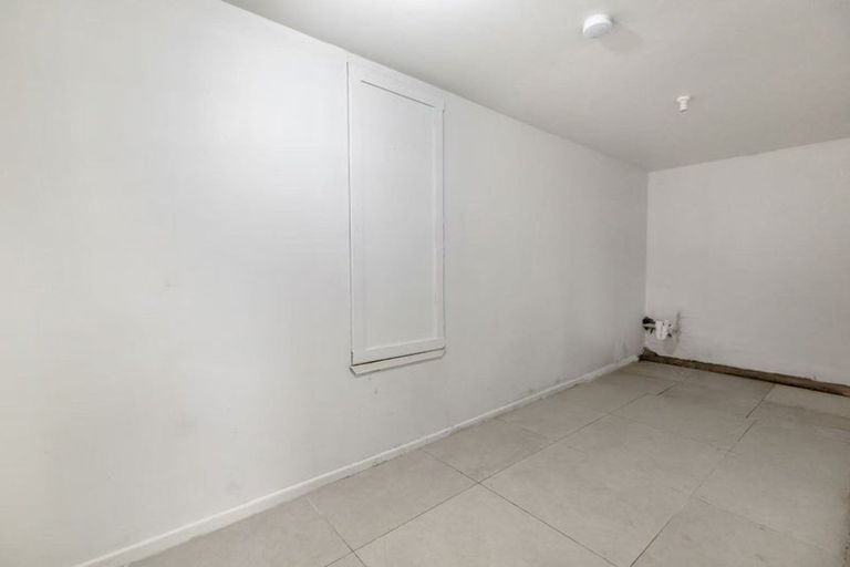 Photo of property in 33 Claverdon Drive, Massey, Auckland, 0614