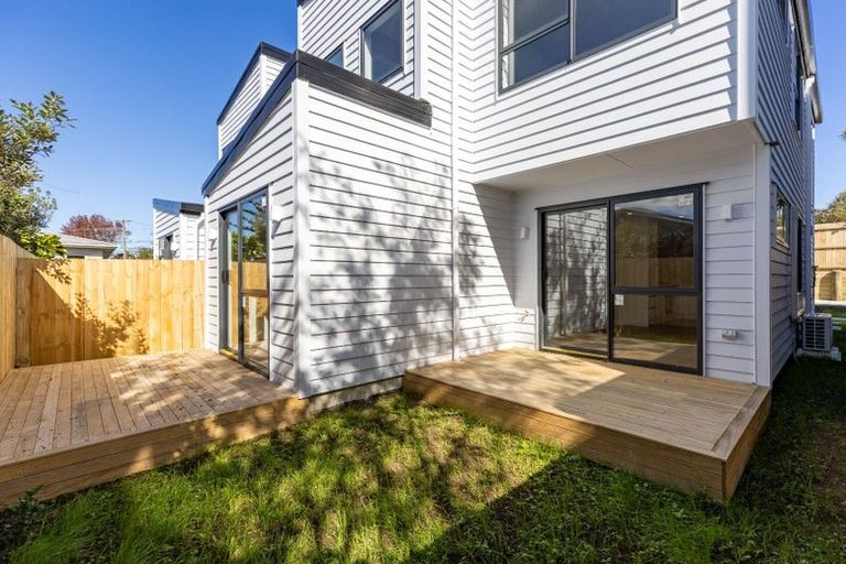Photo of property in 6d Kaweka Street, New Lynn, Auckland, 0600