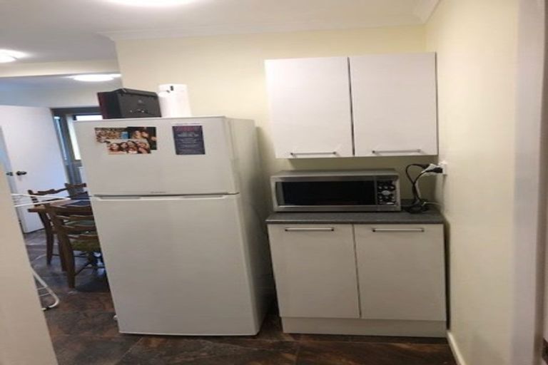 Photo of property in 2/215 Eskdale Road, Birkenhead, Auckland, 0626