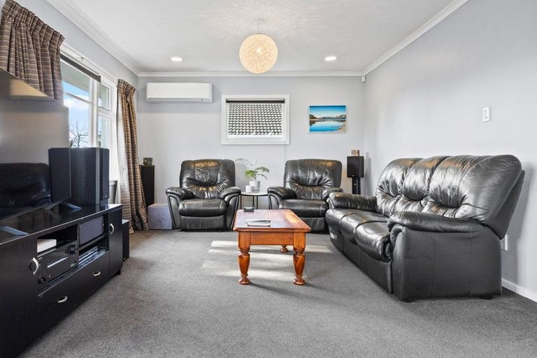 Photo of property in 72 Dunedin Street, Redwood, Christchurch, 8051
