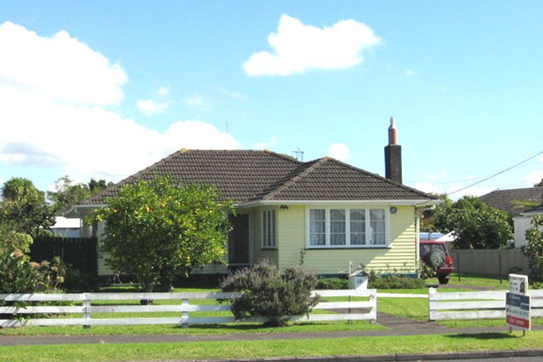 Photo of property in 61 Beach Road, Te Atatu Peninsula, Auckland, 0610
