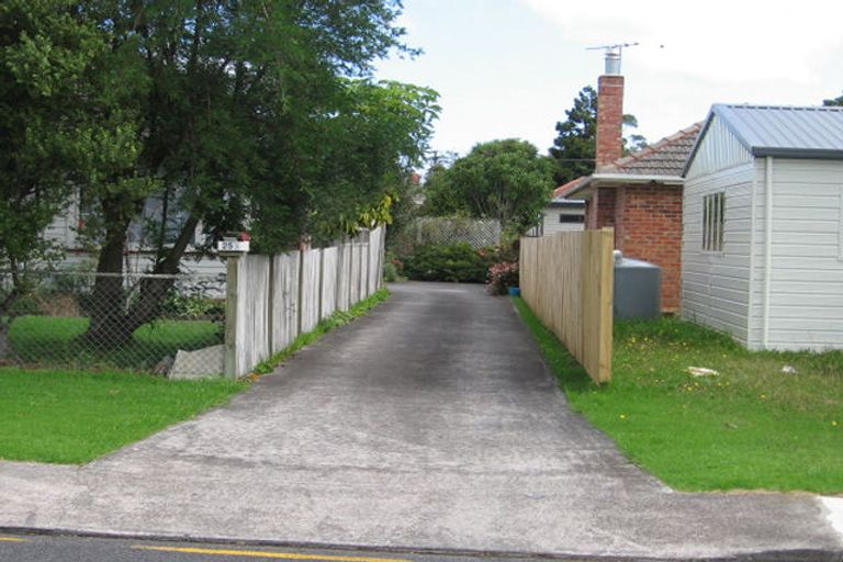 Photo of property in 25 Neil Avenue, Te Atatu Peninsula, Auckland, 0610