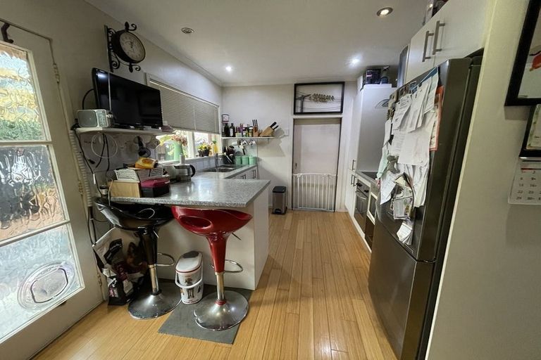 Photo of property in 1/34 Ayton Drive, Totara Vale, Auckland, 0629