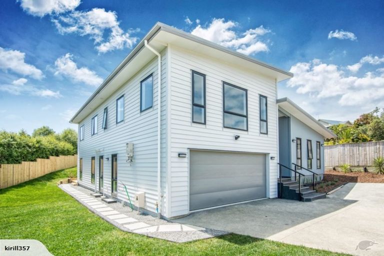 Photo of property in 9 Nerehana Place, Red Beach, 0932