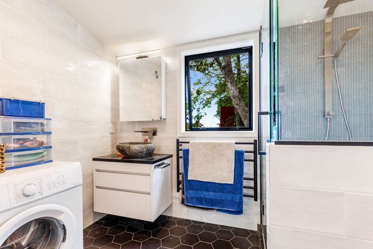 Photo of property in 48 Ngarahana Avenue, Paremoremo, Auckland, 0632