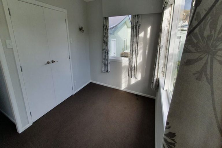 Photo of property in 2 Karu Crescent, Waikanae, 5036