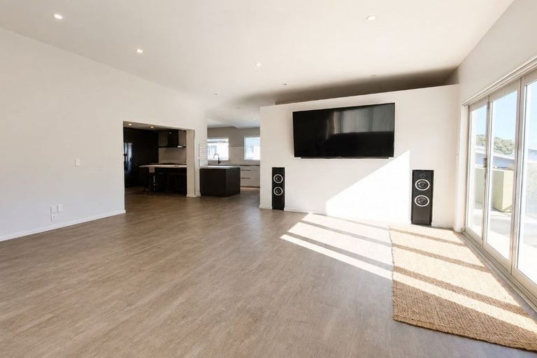 Photo of property in 1 Airlie Road, Plimmerton, Porirua, 5026