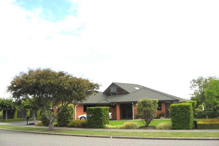 Photo of property in 32 Forest Drive, Parklands, Christchurch, 8083