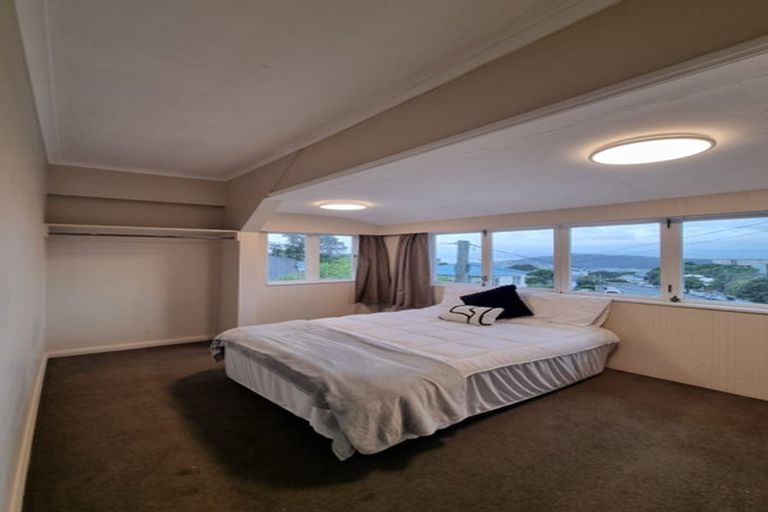 Photo of property in 2 Sugarloaf Road, Brooklyn, Wellington, 6021