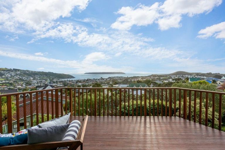 Photo of property in 112 Gloaming Hill, Titahi Bay, Porirua, 5022