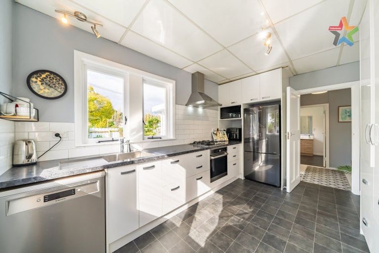 Photo of property in 10 Golf Road, Manor Park, Lower Hutt, 5019