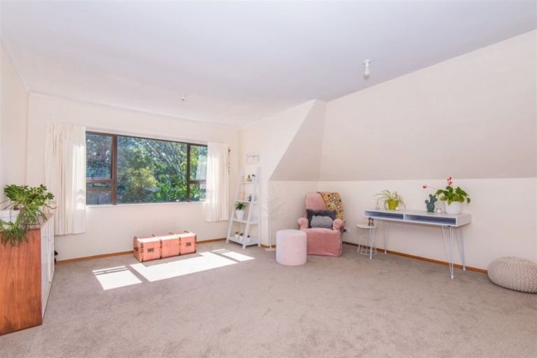 Photo of property in 3 Ronald Woolf Place, Churton Park, Wellington, 6037