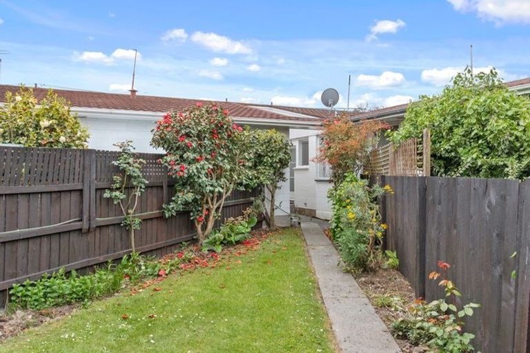 Photo of property in 2/16 Holly Road, St Albans, Christchurch, 8014