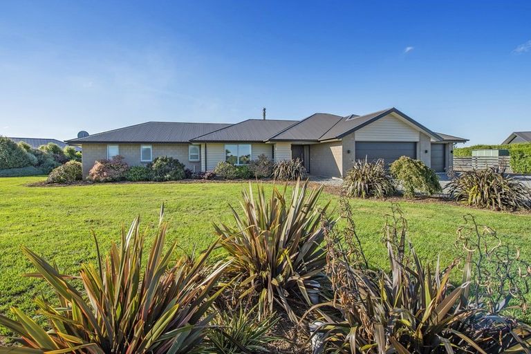 Photo of property in 36 Whitcombe Place, Darfield, 7571