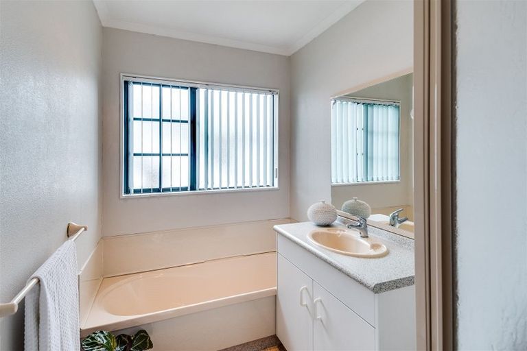 Photo of property in 1/2 Spriggs Crescent, Greenmeadows, Napier, 4112