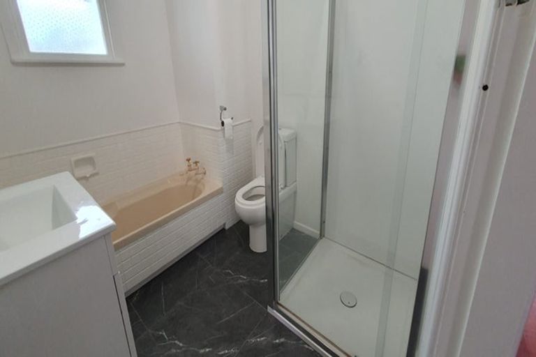 Photo of property in 2 Karu Crescent, Waikanae, 5036