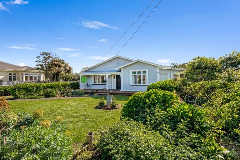 Photo of property in 11 Bear Street, Waverley, 4510