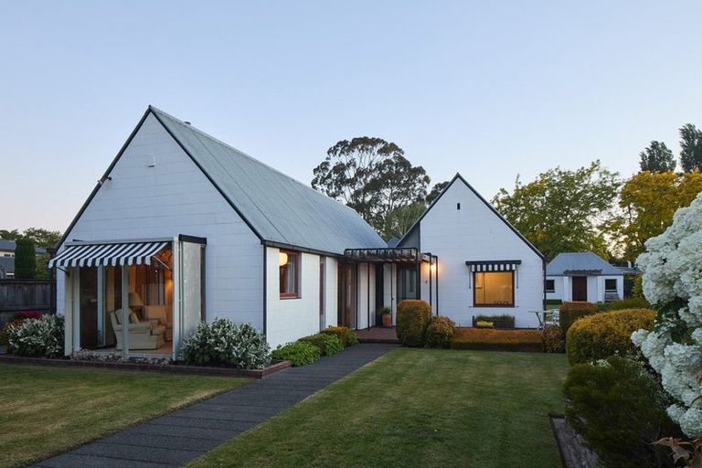 Photo of property in 39 Westburn Terrace, Burnside, Christchurch, 8041