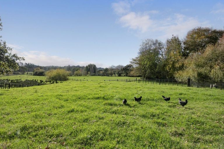 Photo of property in 293 Ararimu Valley Road, Helensville, Waimauku, 0882