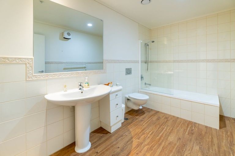 Photo of property in 12/72a Devonport Road, Tauranga, 3110