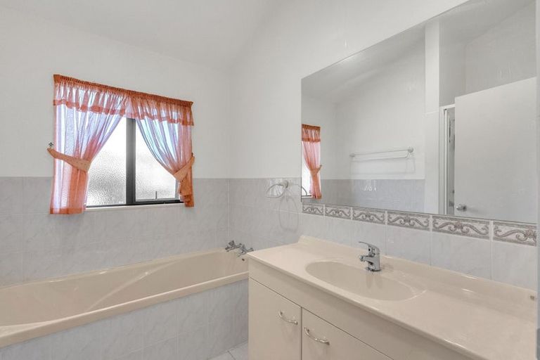 Photo of property in 13 Taipa View Road, Taipa, 0483