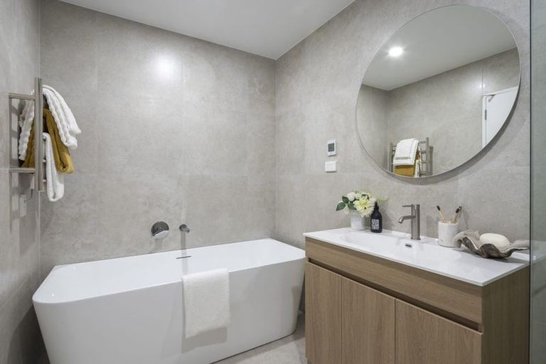 Photo of property in 4/9 Rengarenga Rise, Fairview Heights, Auckland, 0632