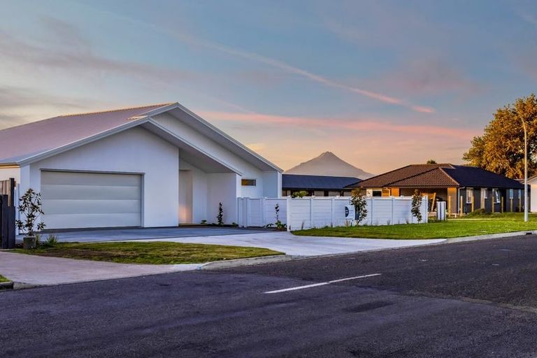 Photo of property in 1 Pukatea Street, Hawera, 4610