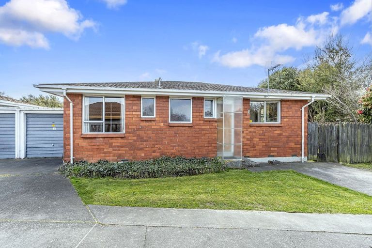 Photo of property in 2/8c Heaphy Place, Casebrook, Christchurch, 8051